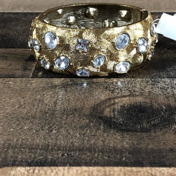 BRACELET GOLD TONE MAGNET CLOSURE - Picture 2 of 6